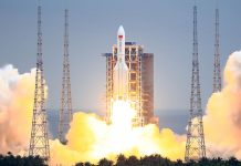 Resturi de rachete chineze se prabusesc in Oceanul Indian