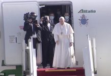 Papa Francisc paraseste Irakul dupa prima vizita papala reusita in tara