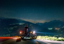 O motocicleta puternica cere anvelope pe masura
