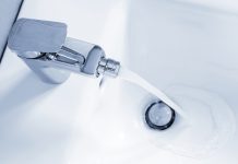 Economisirea apei în baie: 3 sfaturi utile