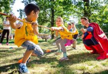 28 moduri gratuite de a-ti distra copiii in aceasta vara