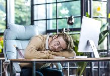 10 moduri usoare de-a te intinde la munca: Afla acum